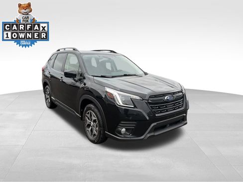 Used 2023 Subaru Forester Premium image 3