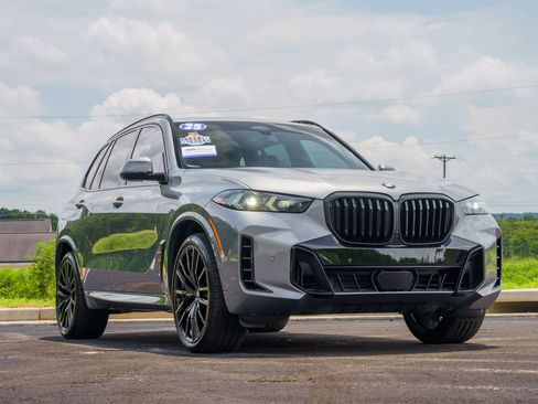 Used 2025 BMW X5 xDrive40i w/ M Sport Package AWD/4WD image 1