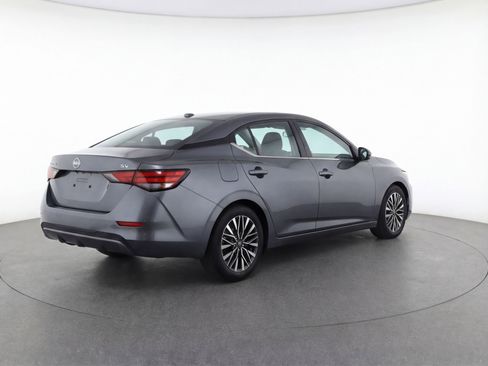 Used 2024 Nissan Altima 2.5 SV image 9