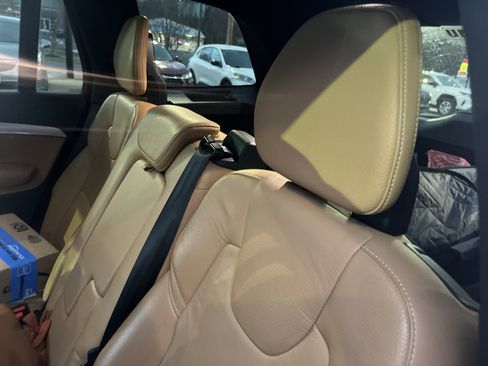 Used 2017 Volvo XC90 T6 Momentum w/ Vision Package image 11