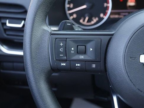 Used 2024 Nissan Rogue SV FWD image 12