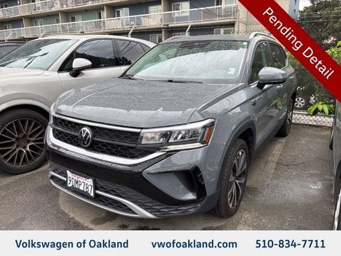 Certified 2022 Volkswagen Taos SE image 1