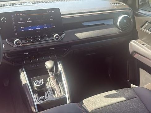 Used 2025 Chevrolet Colorado Z71 w/ Midnight Edition image 31