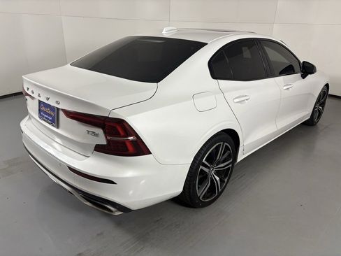 Used 2019 Volvo S60 T5 R-Design image 8