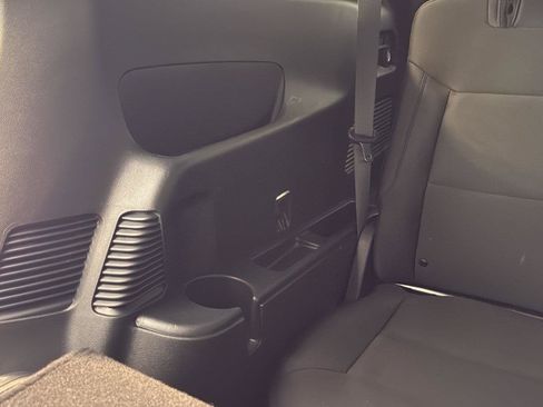 Certified 2024 Ford Explorer XLT RWD image 31