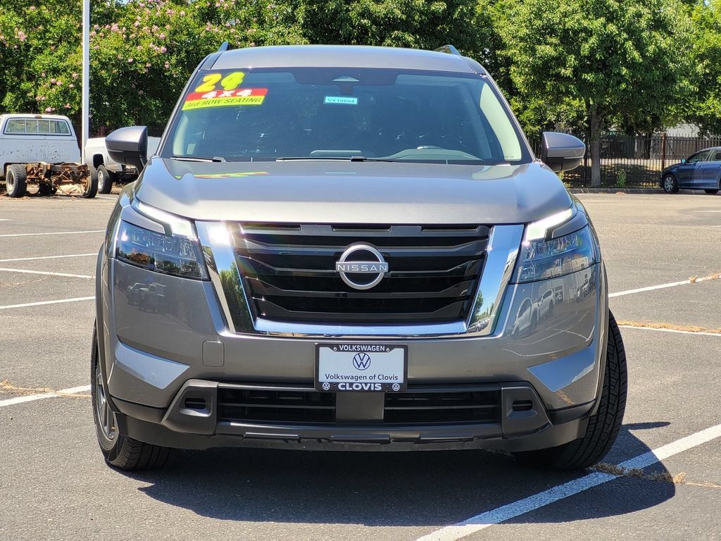 Used 2024 Nissan Pathfinder SV AWD/4WD image 3