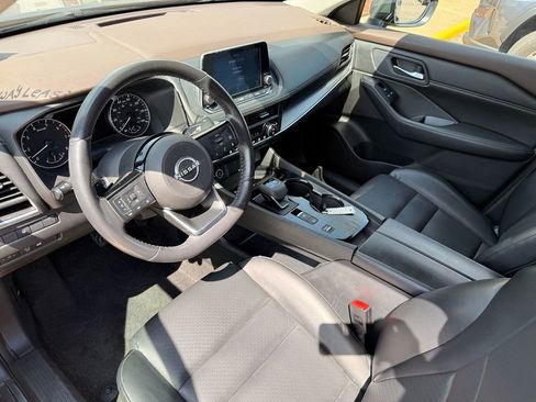 Used 2023 Nissan Rogue SV w/ SV Premium B Package FWD image 3