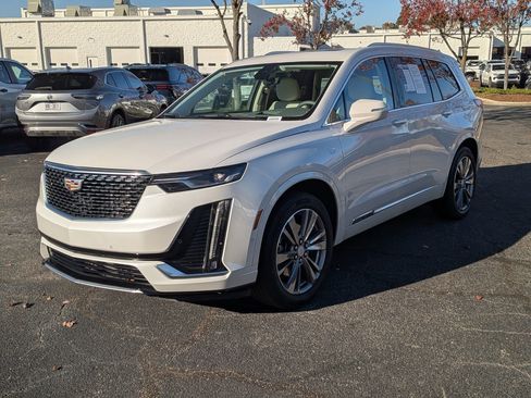 Used 2022 Cadillac XT6 Premium Luxury w/ Technology Package image 3