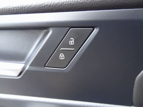 Used 2024 Volkswagen Jetta SE image 16