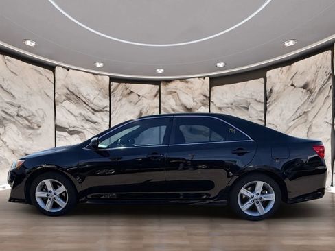 Used 2014 Toyota Camry SE w/ Moonroof Package image 5