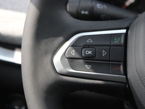 Used 2025 Jeep Compass Latitude w/ Sun & Sound Group AWD/4WD image 21