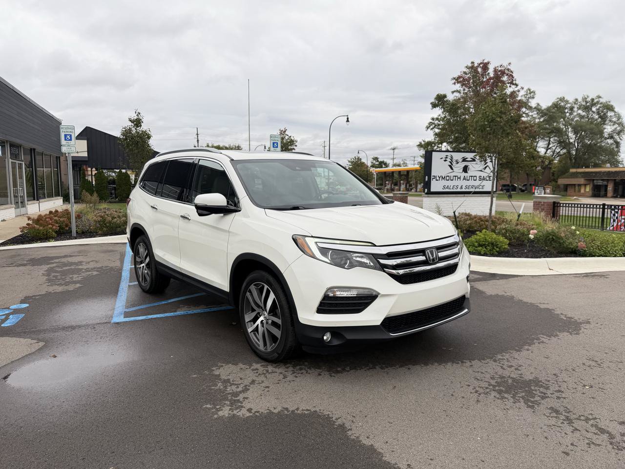 Used 2018 Honda Pilot Touring image 3