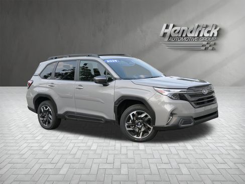 Used 2025 Subaru Forester Limited AWD/4WD image 2