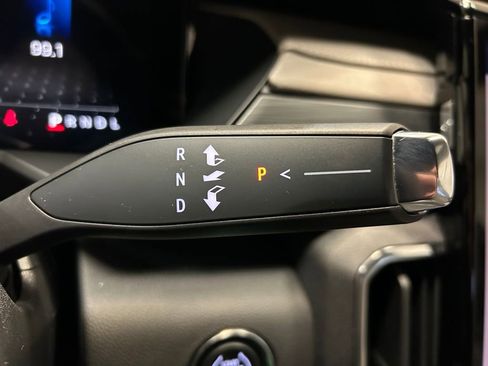 Used 2024 GMC Acadia Elevation image 17