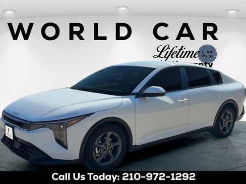 Certified 2025 Kia K4 image 7
