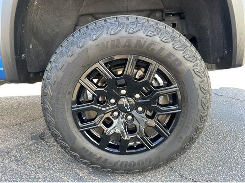 Certified 2023 Chevrolet Colorado Trail Boss w/ Advanced Trailering Package AWD/4WD image 15