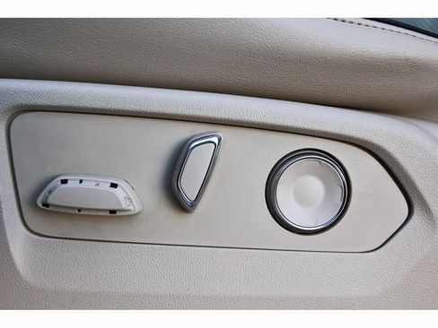 Used 2023 Cadillac Escalade Premium Luxury image 24