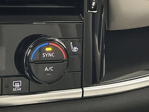 Used 2023 Nissan Rogue SL w/ SL Premium Package image 8