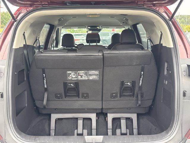 Certified 2026 Kia Carnival FWD image 17