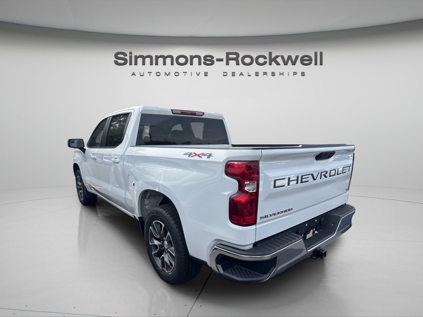 Used 2024 Chevrolet Silverado 1500 LT AWD/4WD image 2