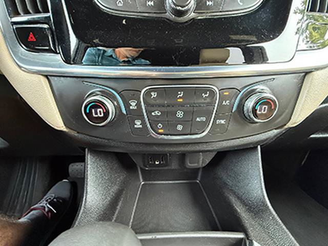 Used 2022 Chevrolet Traverse LS AWD/4WD image 14