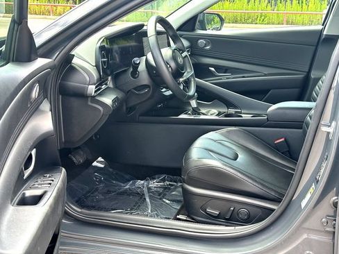 Used 2025 Hyundai Elantra Limited FWD image 10