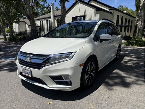 Used 2018 Honda Odyssey Elite image 1