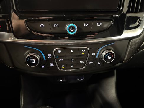 Used 2020 Chevrolet Traverse LT w/ LPO, Floor Liner Package FWD image 25