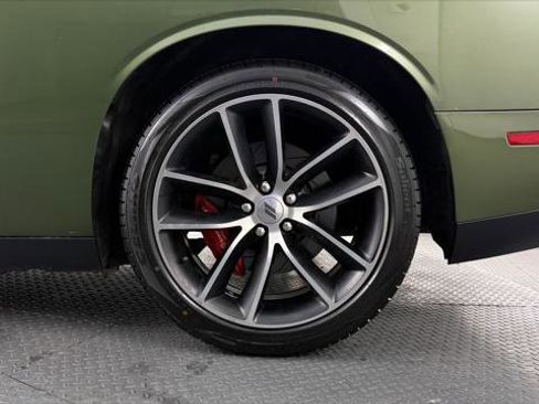 Used 2018 Dodge Challenger R/T w/ Performance Handling Group RWD image 29