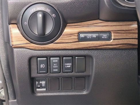 Used 2017 Nissan Titan SL image 19