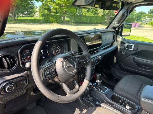 Used 2026 Jeep Gladiator Mojave AWD/4WD image 17