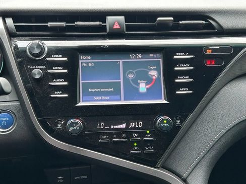 Used 2019 Toyota Camry SE FWD image 18