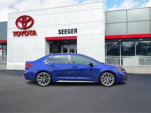 Used 2021 Toyota Corolla SE w/ SE Premium Package FWD image 2