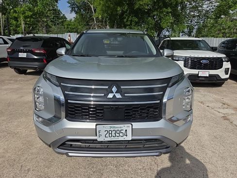 Used 2025 Mitsubishi Outlander SE image 6