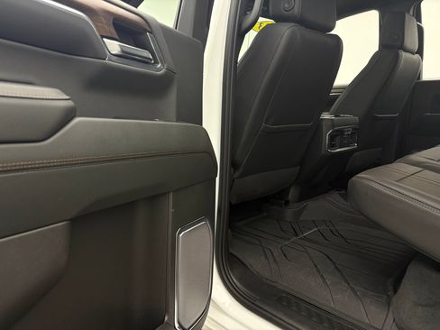 Used 2023 Chevrolet Silverado 1500 High Country AWD/4WD image 44