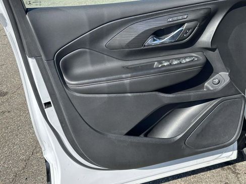 Used 2022 GMC Terrain SLT w/ Elevation Edition image 17