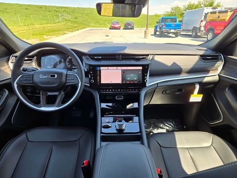 New 2026 Jeep Grand Cherokee L Limited AWD/4WD image 15