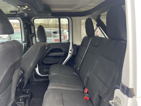 Used 2020 Jeep Wrangler Unlimited Sahara AWD/4WD image 8