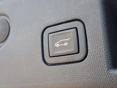 Used 2023 Chevrolet Equinox LT image 24