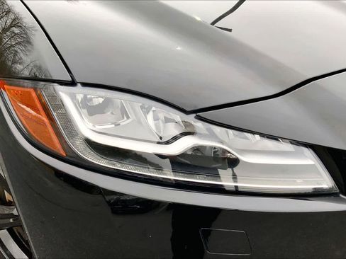 Used 2017 Jaguar F-PACE R-Sport image 25