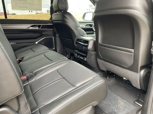 New 2026 Jeep Grand Wagoneer Limited w/ 8-Passenger Seating Package AWD/4WD image 13