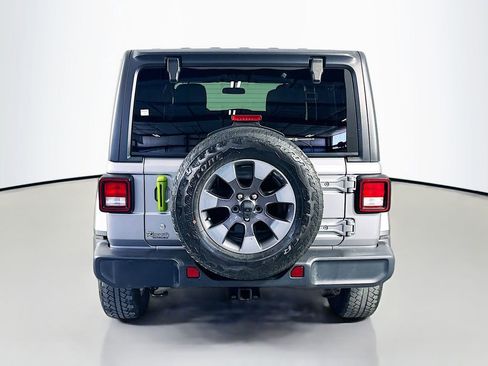 Used 2018 Jeep Wrangler Unlimited Sahara image 6