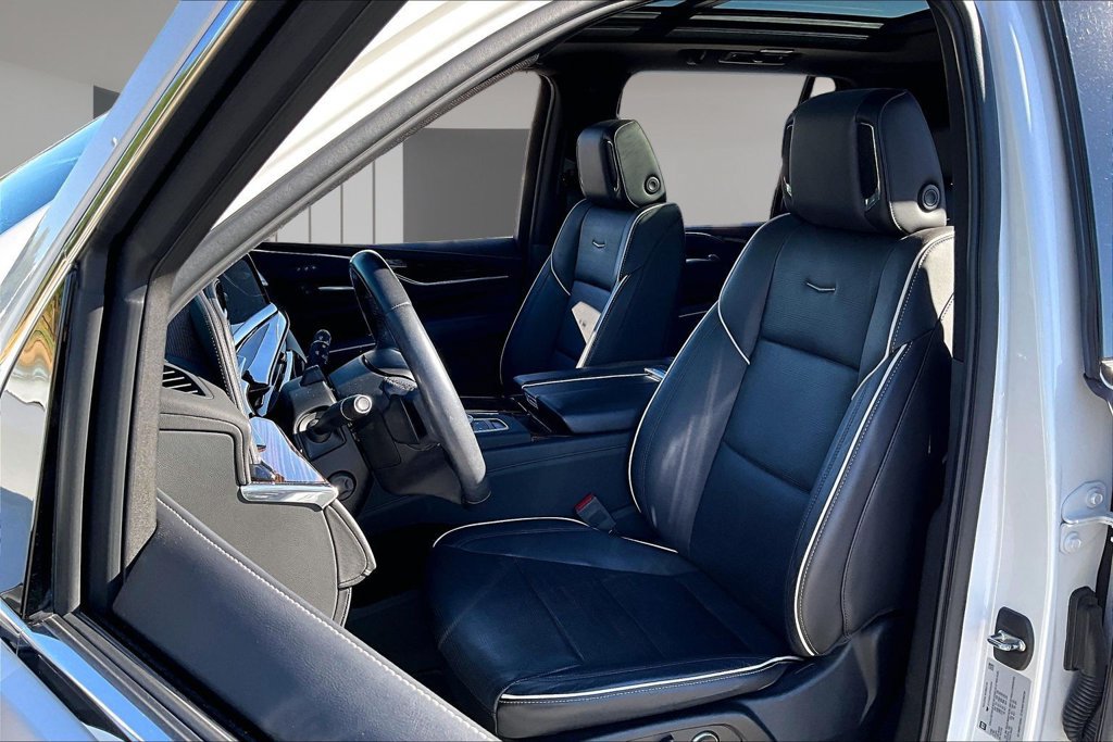 Certified 2023 Cadillac Escalade Premium Luxury w/ LPO, Floor Liner Package AWD/4WD image 27