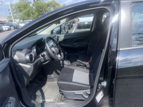 Used 2023 Nissan Versa S FWD image 2
