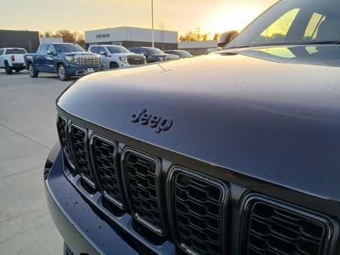 New 2025 Jeep Grand Cherokee Limited w/ Trailer Tow Package AWD/4WD image 36