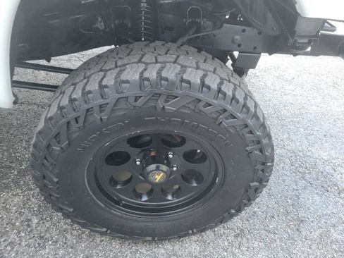 Used 2011 Chevrolet Express 1500 AWD image 13