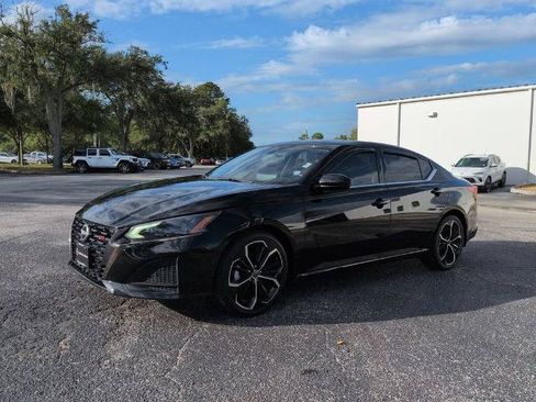 Certified 2023 Nissan Altima 2.5 SR w/ SR Premium Package FWD image 8