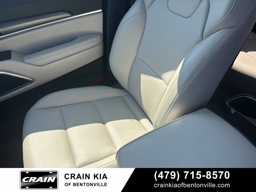 Certified 2024 Kia Telluride S w/ S Sunroof Package AWD/4WD image 16