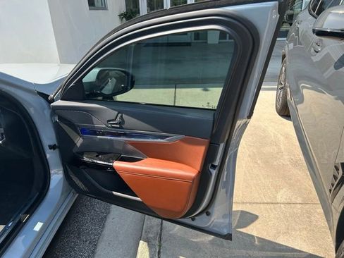 Used 2023 BMW 740i RWD image 18