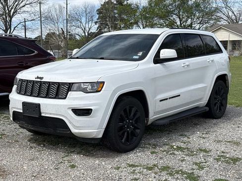 Used 2019 Jeep Grand Cherokee Altitude image 3